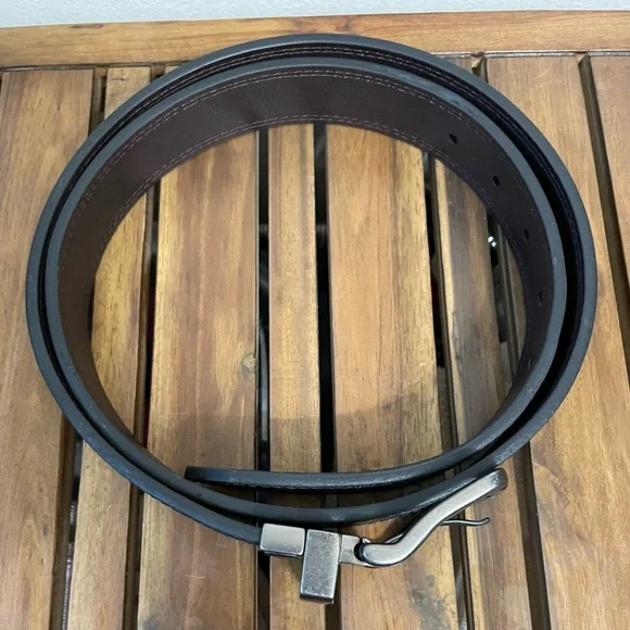 Set of 2 Levis Men’s Reversible Belts Black & Brown Leather Sz 38-40 EUC - Picture 3 of 16